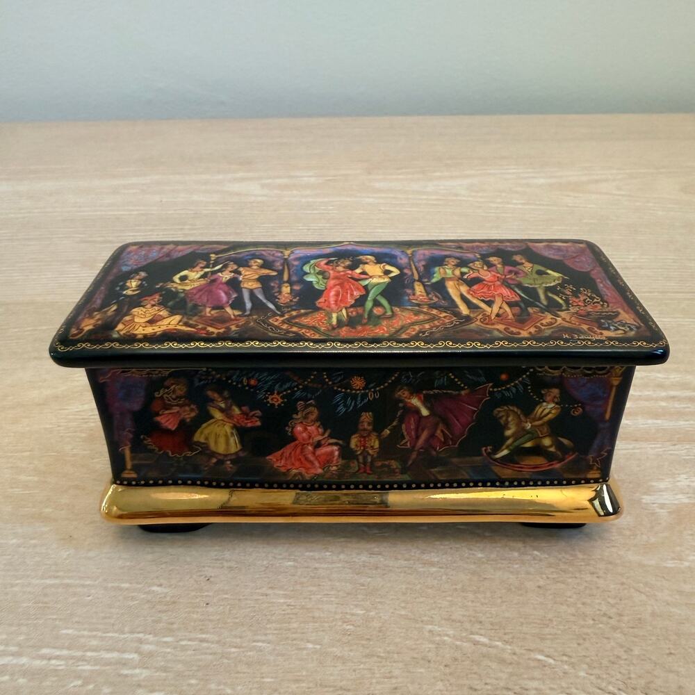 1991 Ardleigh Elliott Russian Nutcracker Ballet Porcelain Music Box Gold